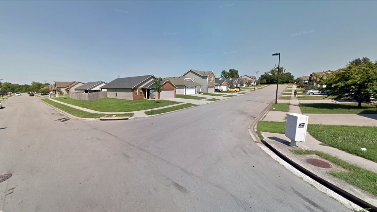 <b>Kentucky: Lexington-Fayette – Obtuvo 69.45 de 100 puntos dentro de las mejores ciudades de clase media para vivir.</b> Es la segunda ciudad más poblada del estado y se localiza en la región conocida como Blue Grass, una variedad local en el condado de Fayette. Es considerado uno de los lugares más limpios del país y su nivel educativo es alto. Además, cuenta con una orquesta profesional, dos compañías de ballet, un teatro profesional, varios museos, varias organizaciones corales y un programa de ópera.
<br>