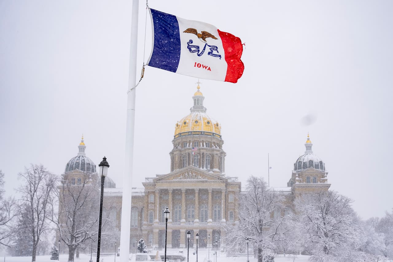 Nevada sobre el capitolio de Iowa en la capital, Des Moines.