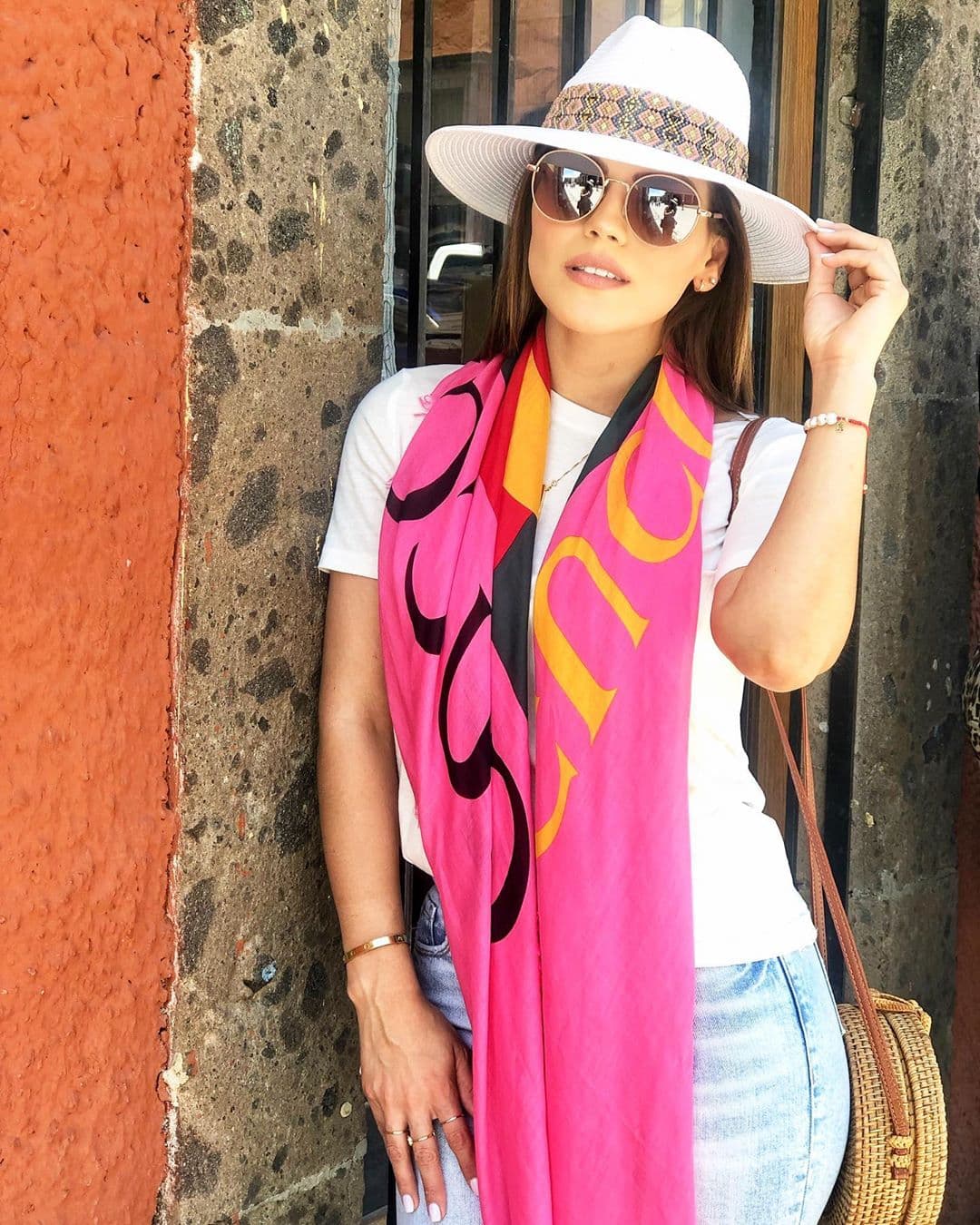 Y se despidió de esta ciudad mexicana añadiendo un sombrero a su colección: "Ya saben que últimamente me ha dado por comprar sombreros y aquí en San Miguel de Allende hay demasiados muy lindos, este de la foto es uno de los que me llevo para mi colección".