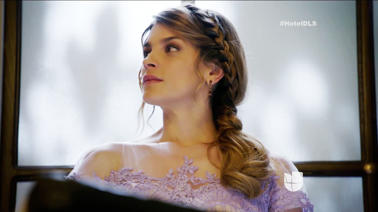 Además de ser el encargado del Gran Hotel, también se quiere casar con Isabel.