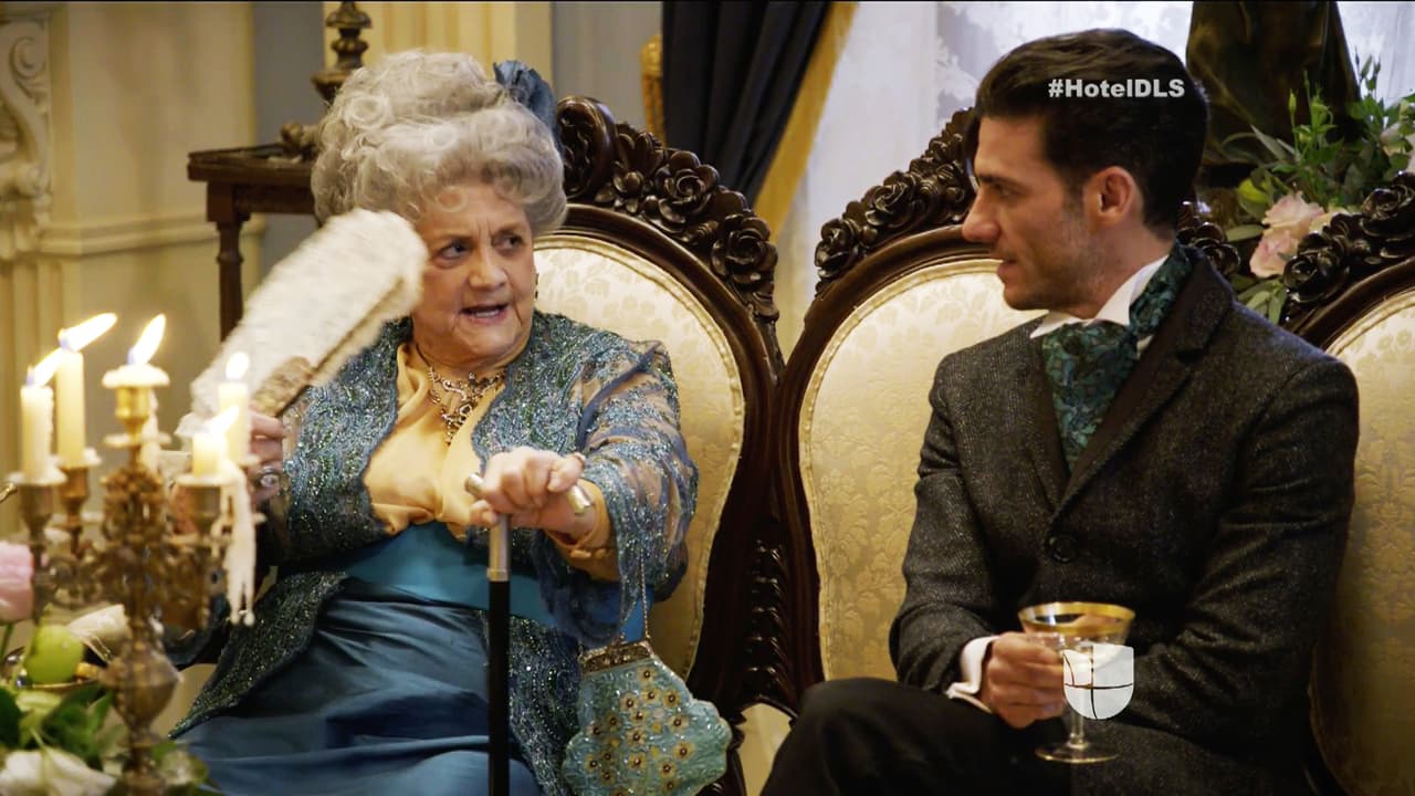 Él ya te descubrió coqueteándole a Isabel y no dejará que te acerques a ella.