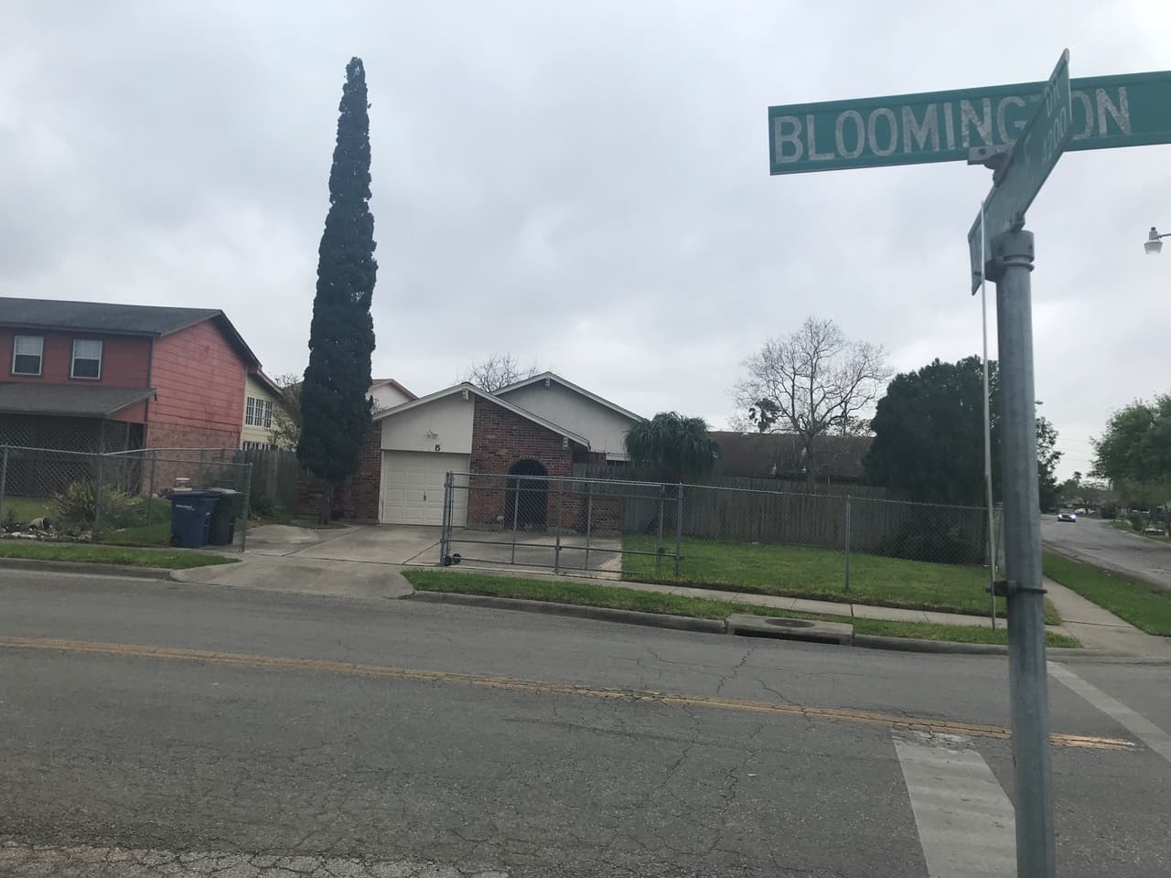 Aunque nació en Lake Jackson, creció y murió en Corpus Christi. Cuando falleció, Selena vivía con Chris Pérez en el 705 de la Calle Bloomington, pero la pareja ya había adquirido 10 acres de terreno para construir una casa a su gusto y establecer su familia.