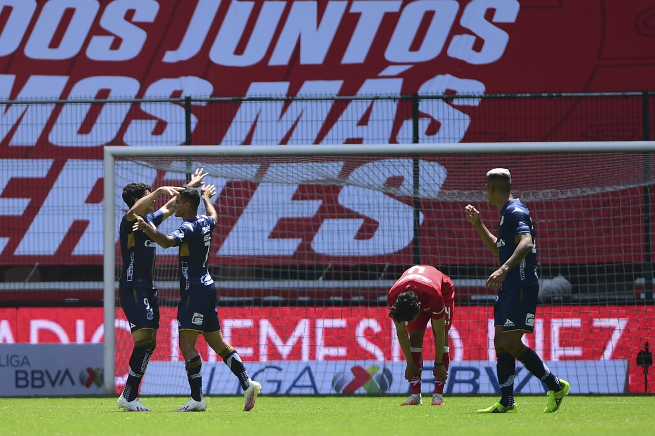 La saga defensiva se duerme y tras un centro, Berterame entra solo al área rival y empata el partido.