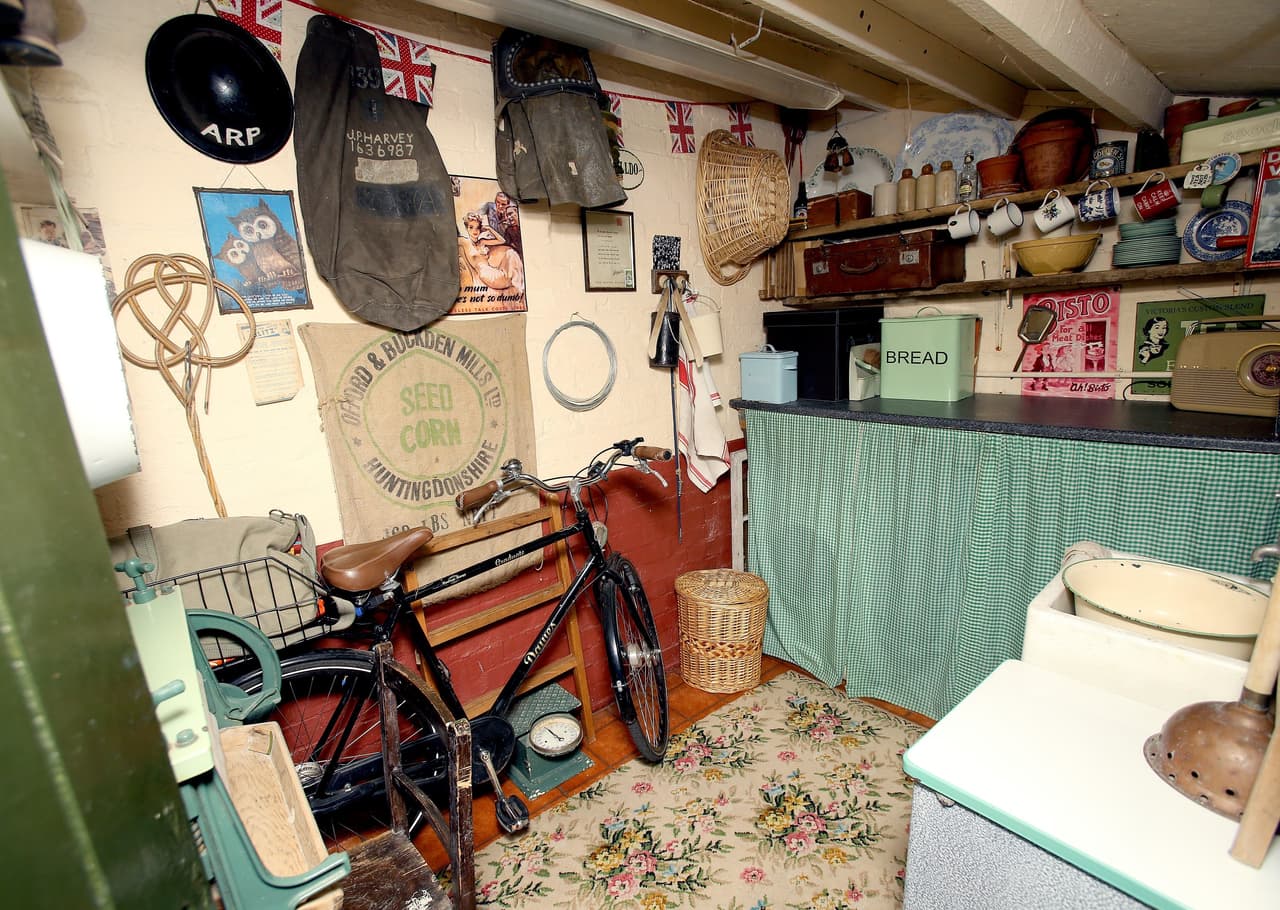 Actividades que resultan muy sencillas actualmente, se complican un poco para Ben, ¡como lavar!