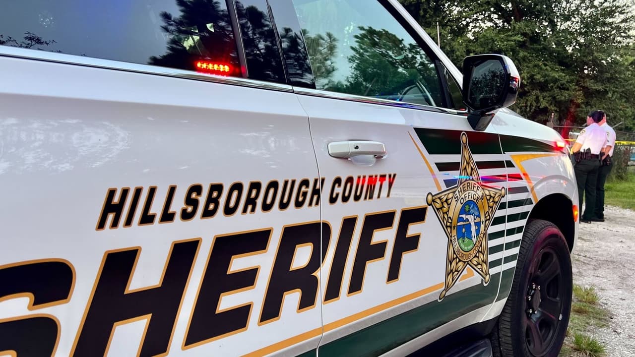 Agente hispano del condado Hillsborough emboscado en Florida es dado de alta del hospital