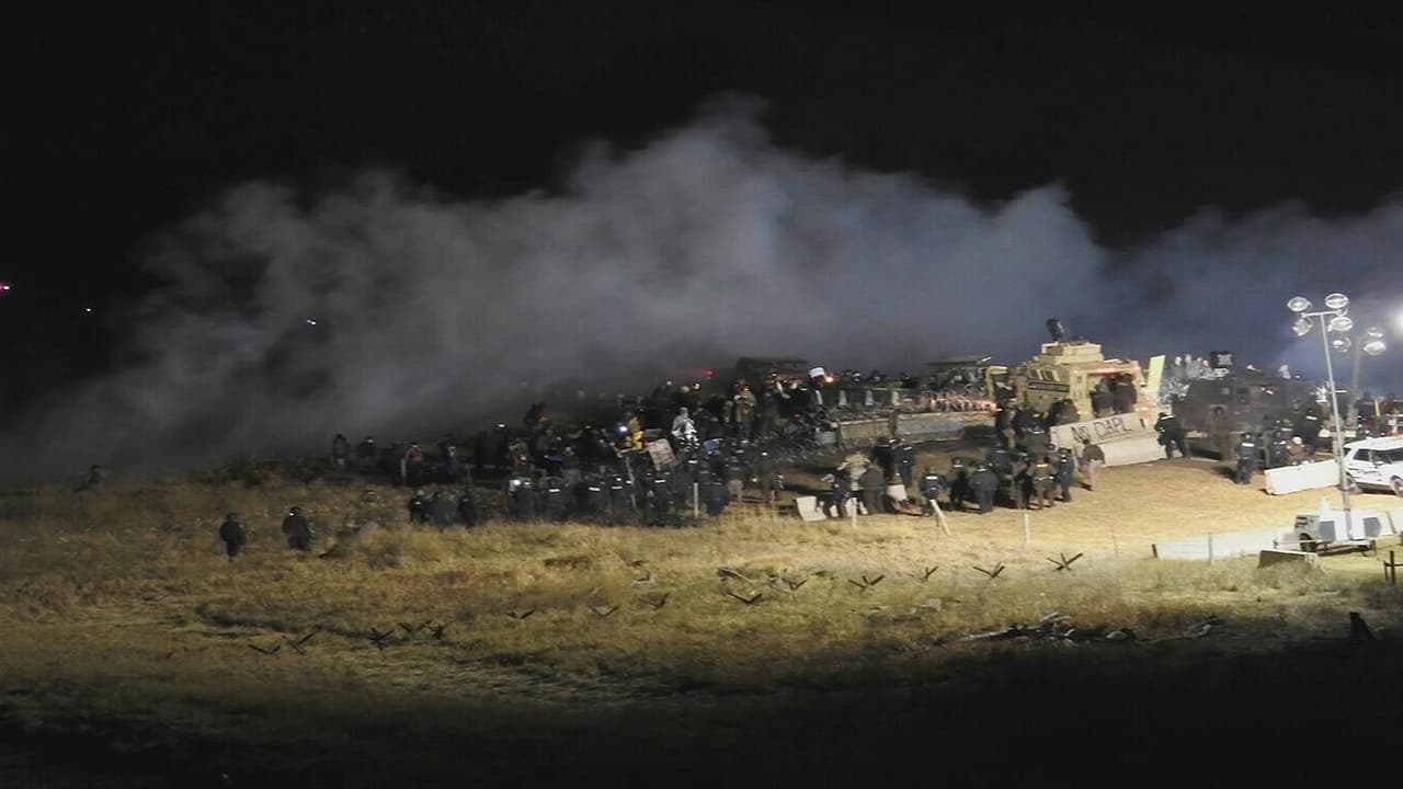 Policía y manifestantes se enfrentan durante protesta contra oleoducto en Dakota del Norte