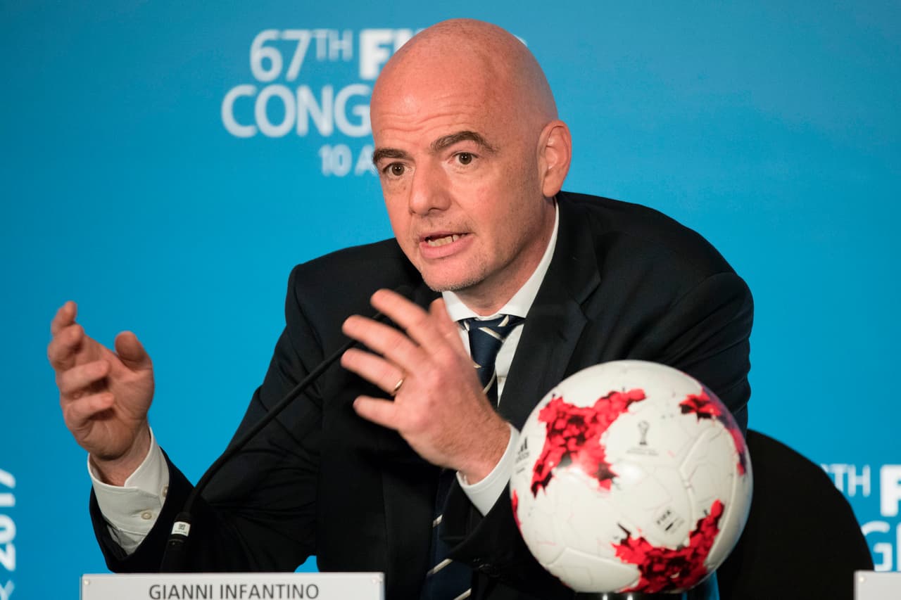 Infantino: "Las mujeres deben entrar en los estadios de Irán"

