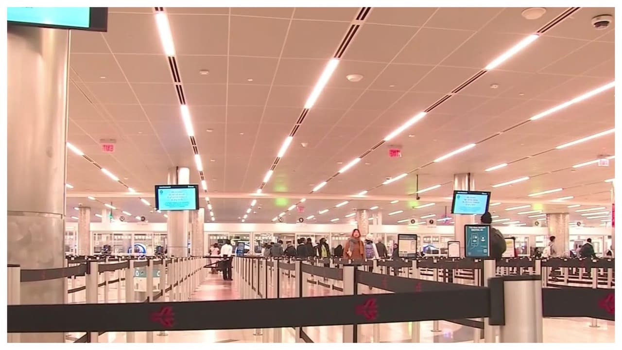 Van 12 mil vuelos cancelados por tormenta invernal en EEUU