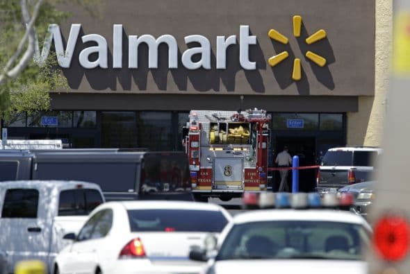 Los dos sospechosos huyeron entonces al Walmart al otro lado de la calle, agregó Hadfield.