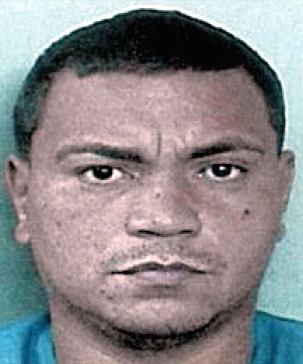 Ángel L. Pantoja Chavalier de Arecibo. Buscado por Ley 54 con una fianza de $300,000.