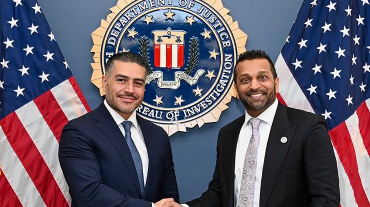 Secretario de Seguridad de México pacta con el FBI tras enviar a siete detenidos a EEUU