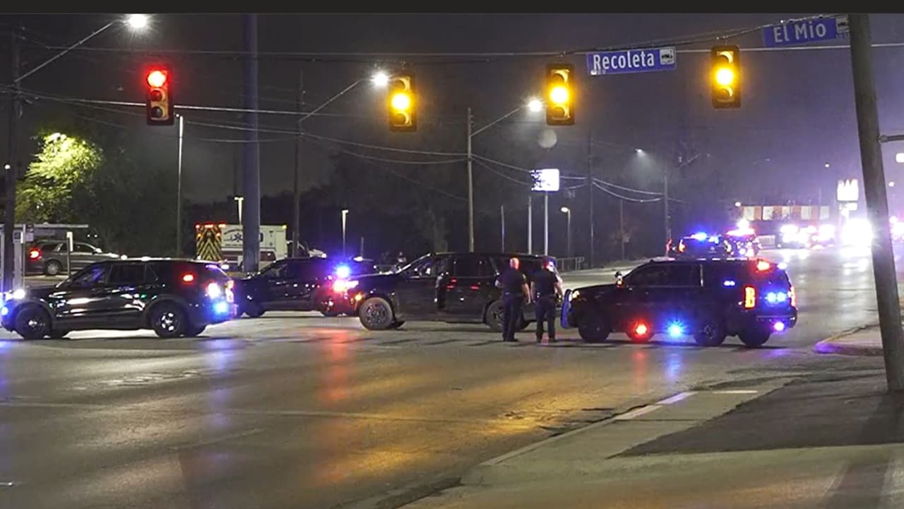 Durante la intervención se desplegaron patrullas, helicópteros y se aseguraron vehículos, mientras los migrantes detenidos eran trasladados a custodia de ICE para determinar su estatus y posibles procesos legales.