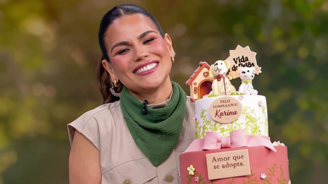 Celebramos el cumpleaños de Karina Banda entre perritos y un pastel enorme