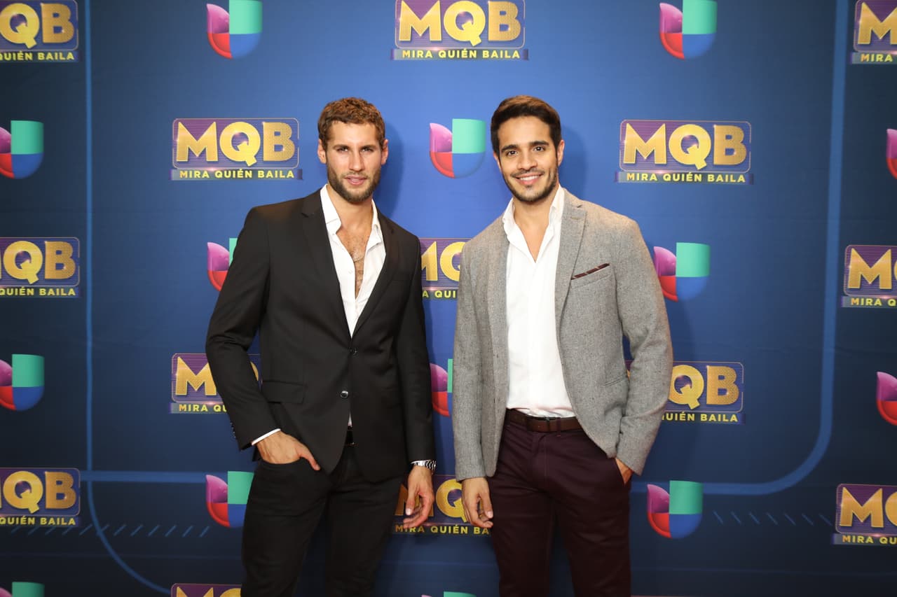 Los galanes posaron ante las cámaras, pero aún quedaban más estrellas por aparecer.