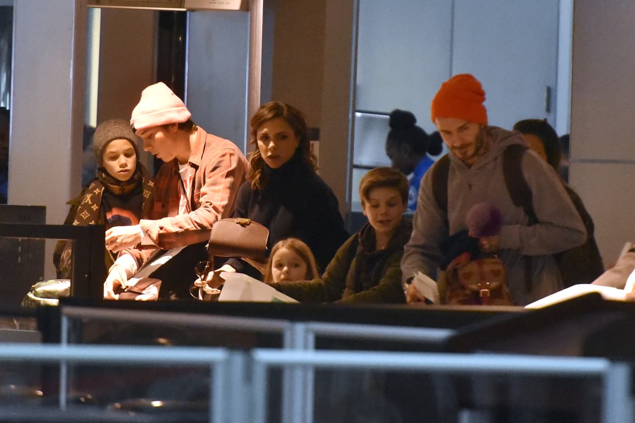 La bella 
<b>Victoria Beckham</b> y su esposo David Beckham tiene cuatro hijos: Brooklyn, Romeo, Cruz y Harper.