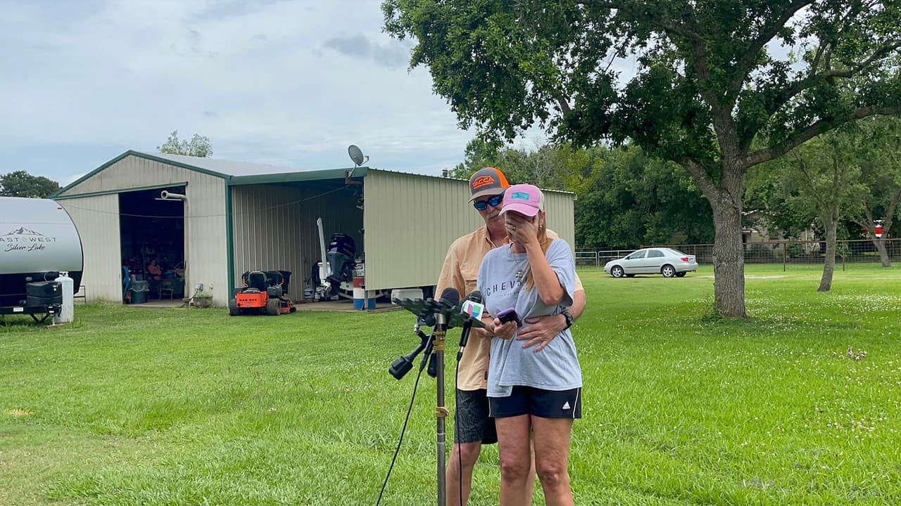 La última vez que la vieron fue repartiendo volantes alrededor de las 4 pm y desde entonces no saben nada de ella. Olson pide a la comunidad llamar a las autoridades si también tienen información sobre el paradero de la mujer.