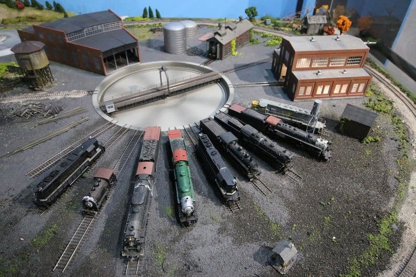 <b><a href="https://www.train-museum.org/event/model-railroad-days-nov-6-7/" target="_blank">Model Railroad Days (6 y 7 de noviembre)</a></b>: Mira trenes clásicos y diseños de modelos, realiza viajes en tren y más junto a los pequeños de la casa en el Southeastern Railway Museum.