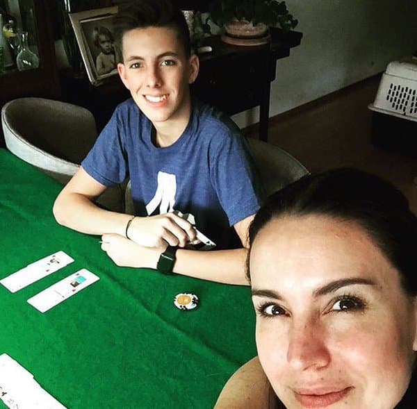 <b>Luis Manuel Peralta</b> es el nombre del hijo de 
<b><a href="http://www.univision.com/temas/alejandra-barros">Alejandra Barros</a></b>, que por las imágenes que ha compartido ya es todo un apuesto adolescente, pues heredó la guapura de su famosa madre. ¿Crees que se parecen?