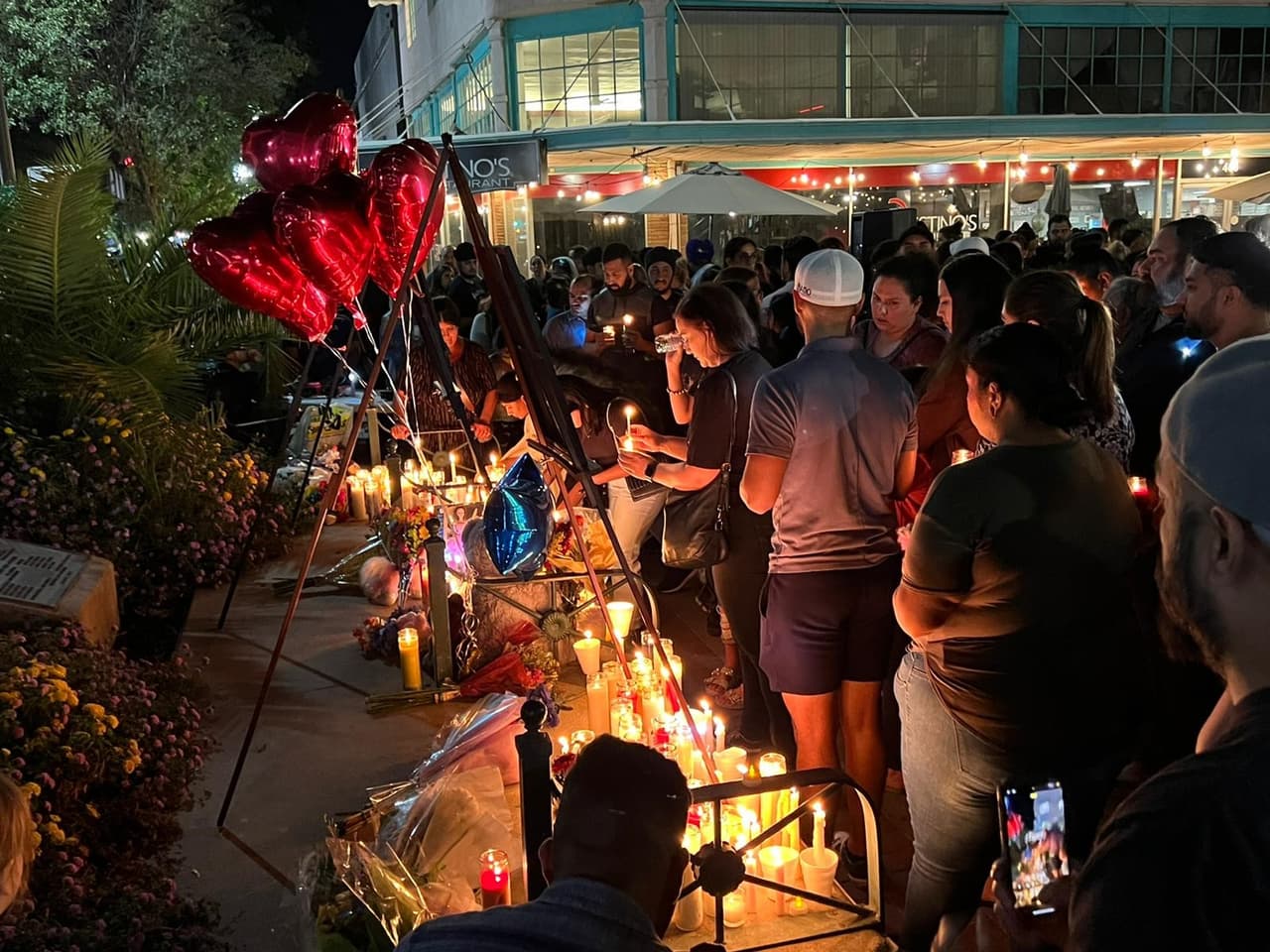 La vigilia se realizará durante tres noches más en el centro de Merced.