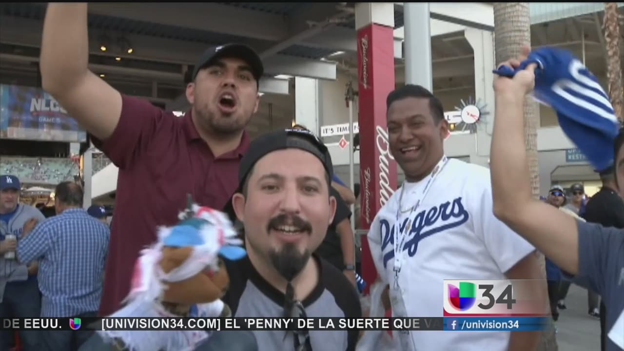 Fans esperan victoria de los Dodgers
