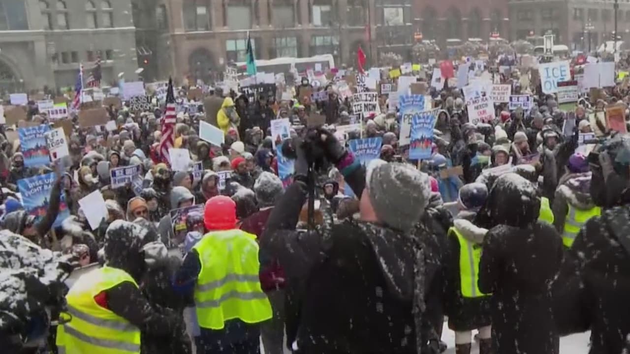 Indignación y protestas en Chicago por la muerte de un hombre a manos de agentes federales