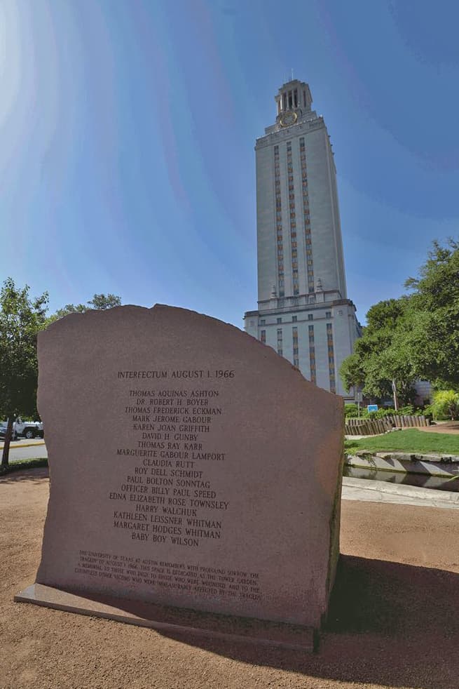 Monumento a las víctimas del tiroteo del 1 de agosto de 1966.