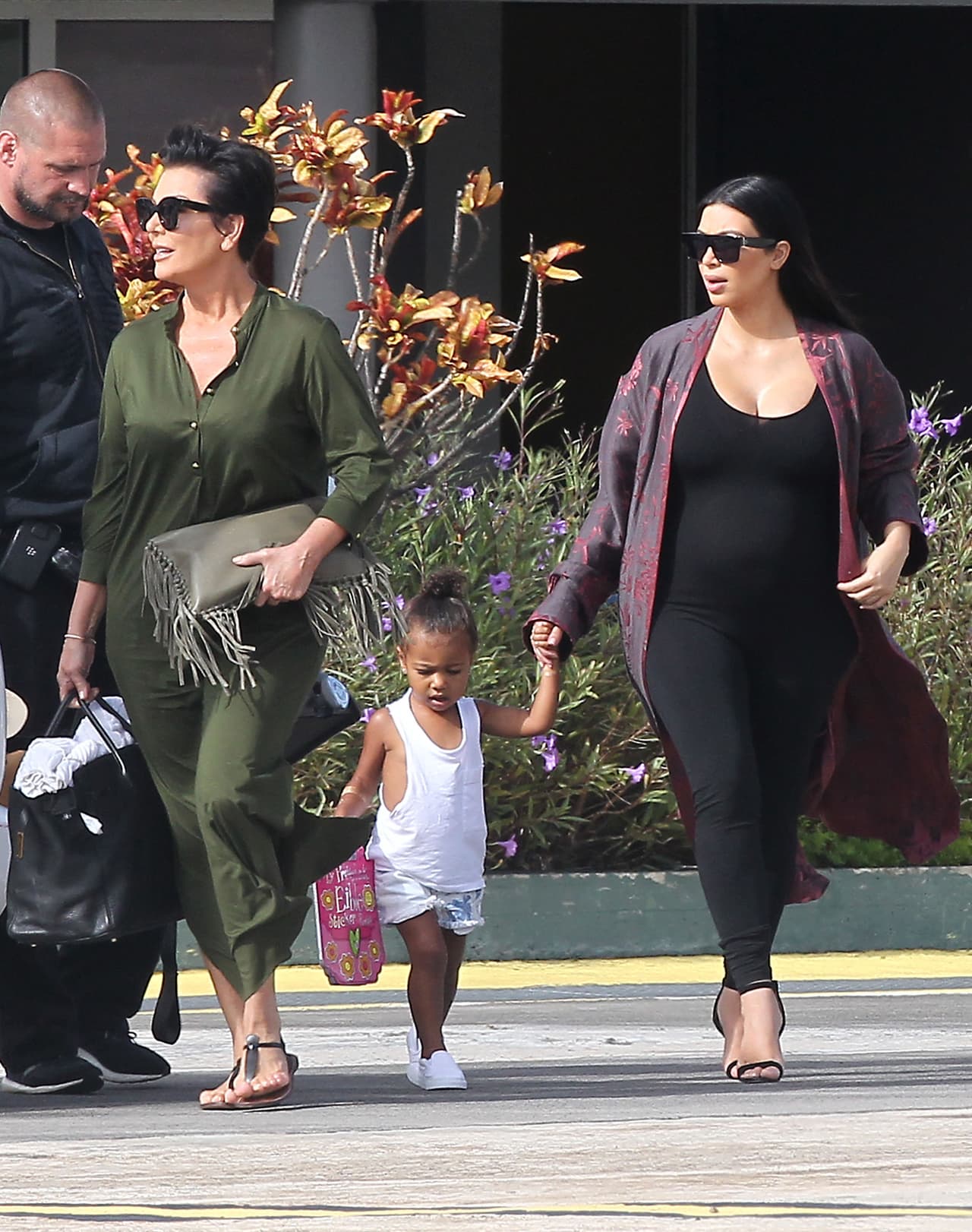 Hay amenaza de huracanes, así que el clan decidió irse.