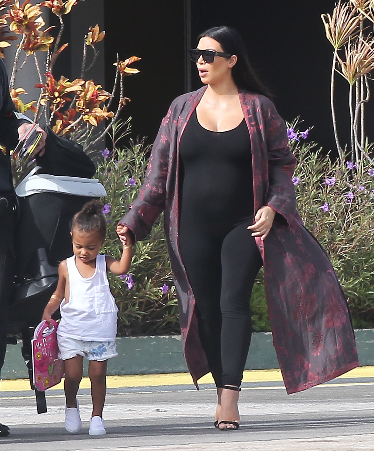 Como dicen por ahí: "Con permiso, patitas, pa' qué las quiero".