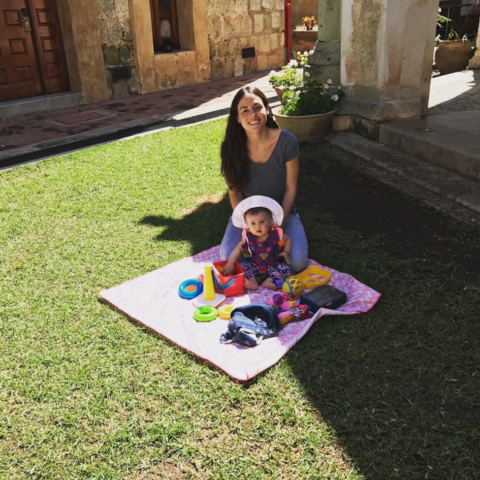 “No, nunca he medido el tiempo para ver a mi hija (…) Todo lo que acepto o hago está acoplado a que yo pueda estar con ella. Para mi, ser mamá es mi prioridad y jamás tendré el tiempo medido para mi bebé”, aseguró
<a href="http://www.univision.com/programas/novelas/la-bebe-de-zuria-vega-quedo-flechada-con-un-galan-de-telenovela-descubre-de-quien-se-trata-fotos" target="_blank"> <b>Zuria</b></a>.