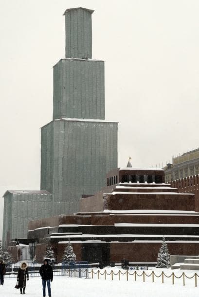 Una gran tormenta dejó caeo en las calles de la capital rusa. La nevada dejó hasta 25 centímetros de nieve.