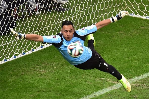 Según la prensa, Navas jugaría la próxima temporada con el Real Madrid, luego de atajar en el Levante. Asimismo se dijo que el guardameta jugaría en el Bayern Munich.