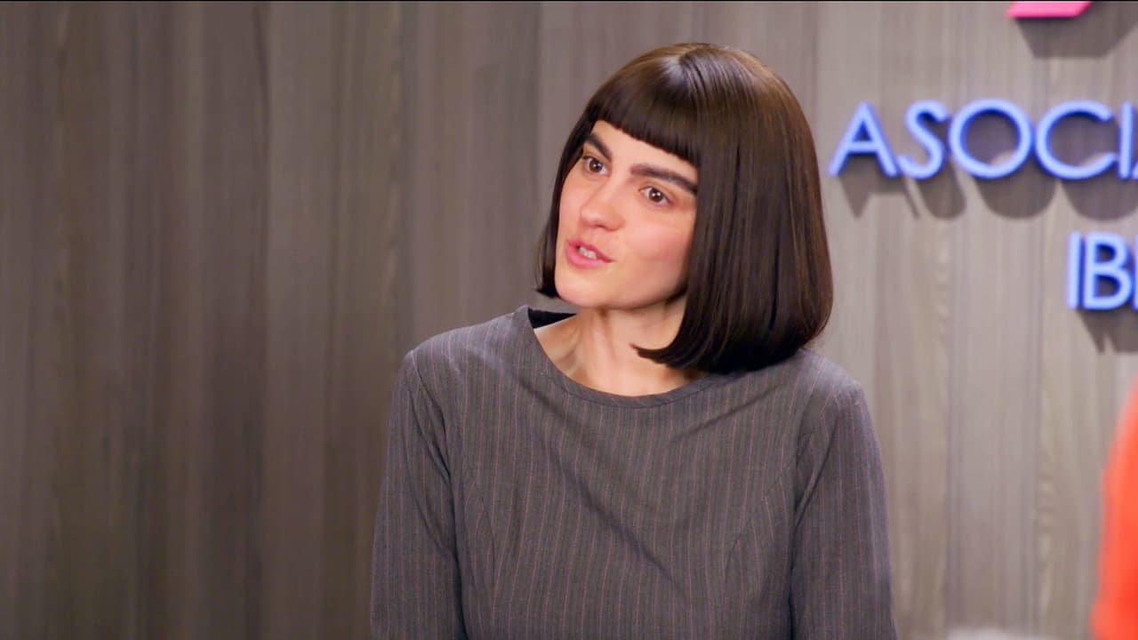 ¿¡Qué!? ¡Les revelaste que eres la novia de Alex!