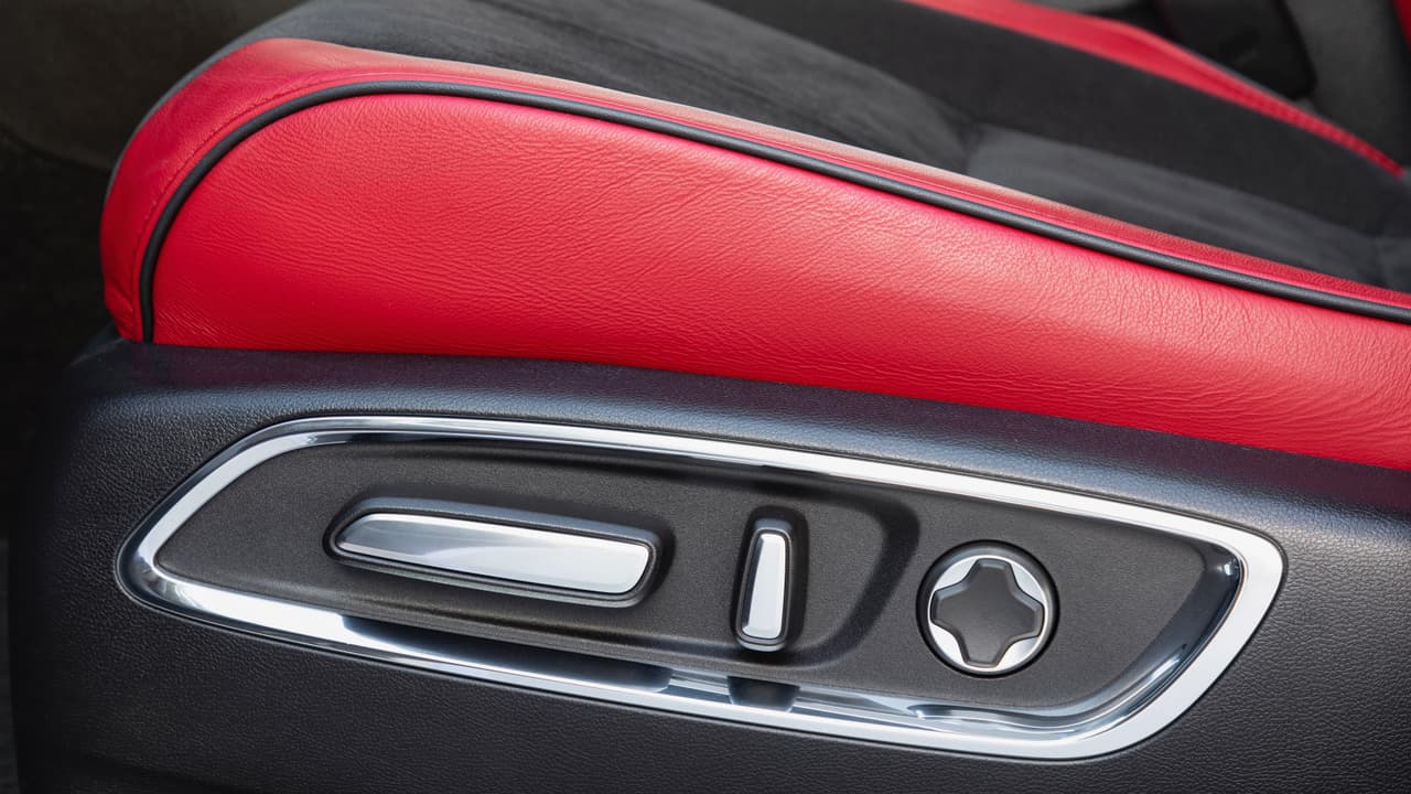 Las butacas de la Acura MDX A-Spec 2019 cuentan con controles eléctricos , incluyendo el importante control lumbar, indispensable para viajes de más de una hora de duración.