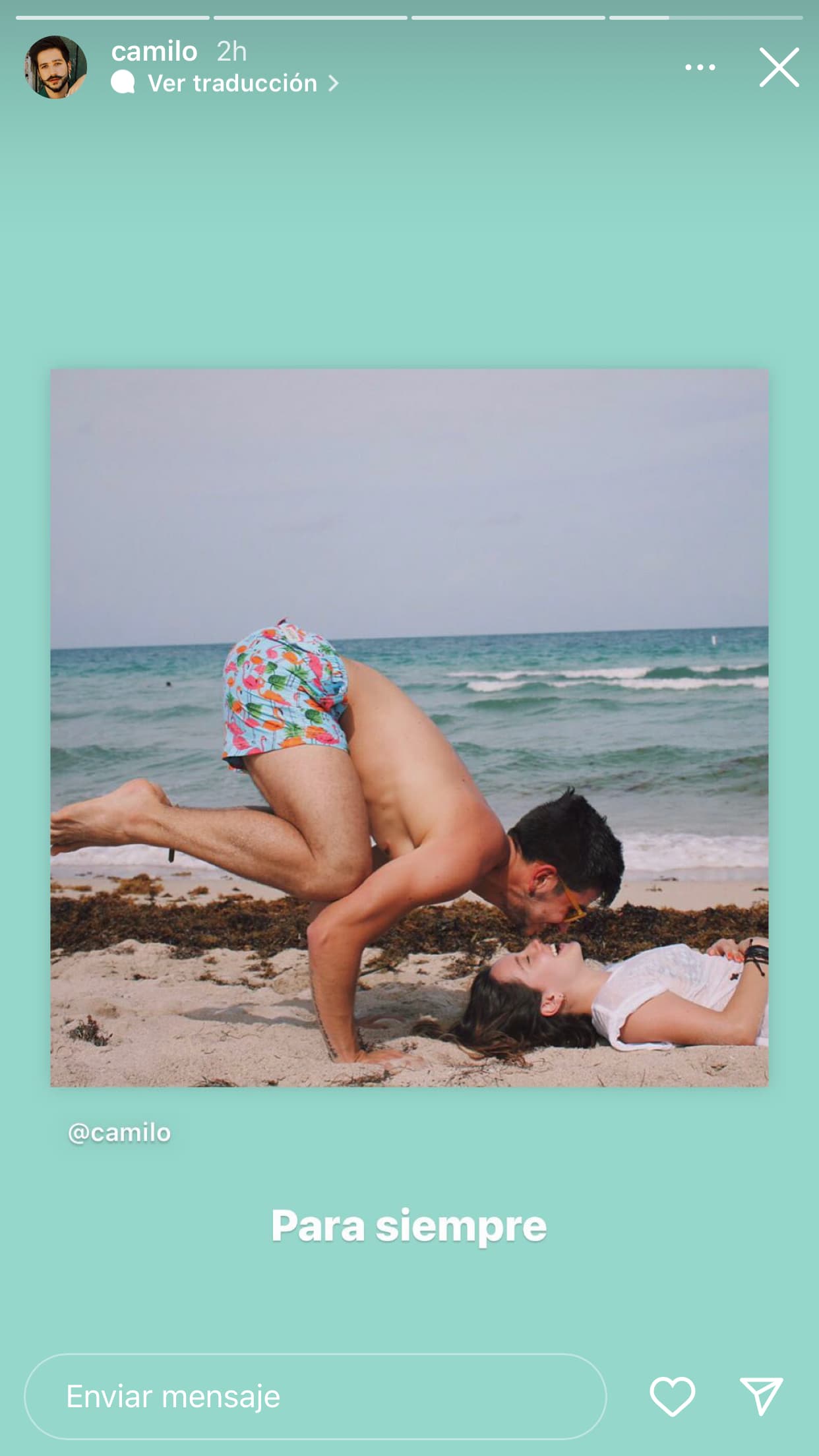 Y en una más, mientras él hace una posición de yoga que le permite casi besarla en la boca, le prometió: 
<b>"Para siempre"</b>. 
<br>