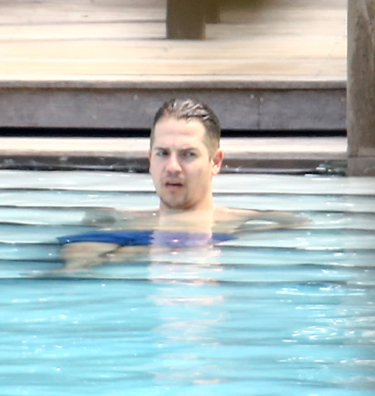 Jason Kennedy, el presentador de noticias de E!, estaba con ella.