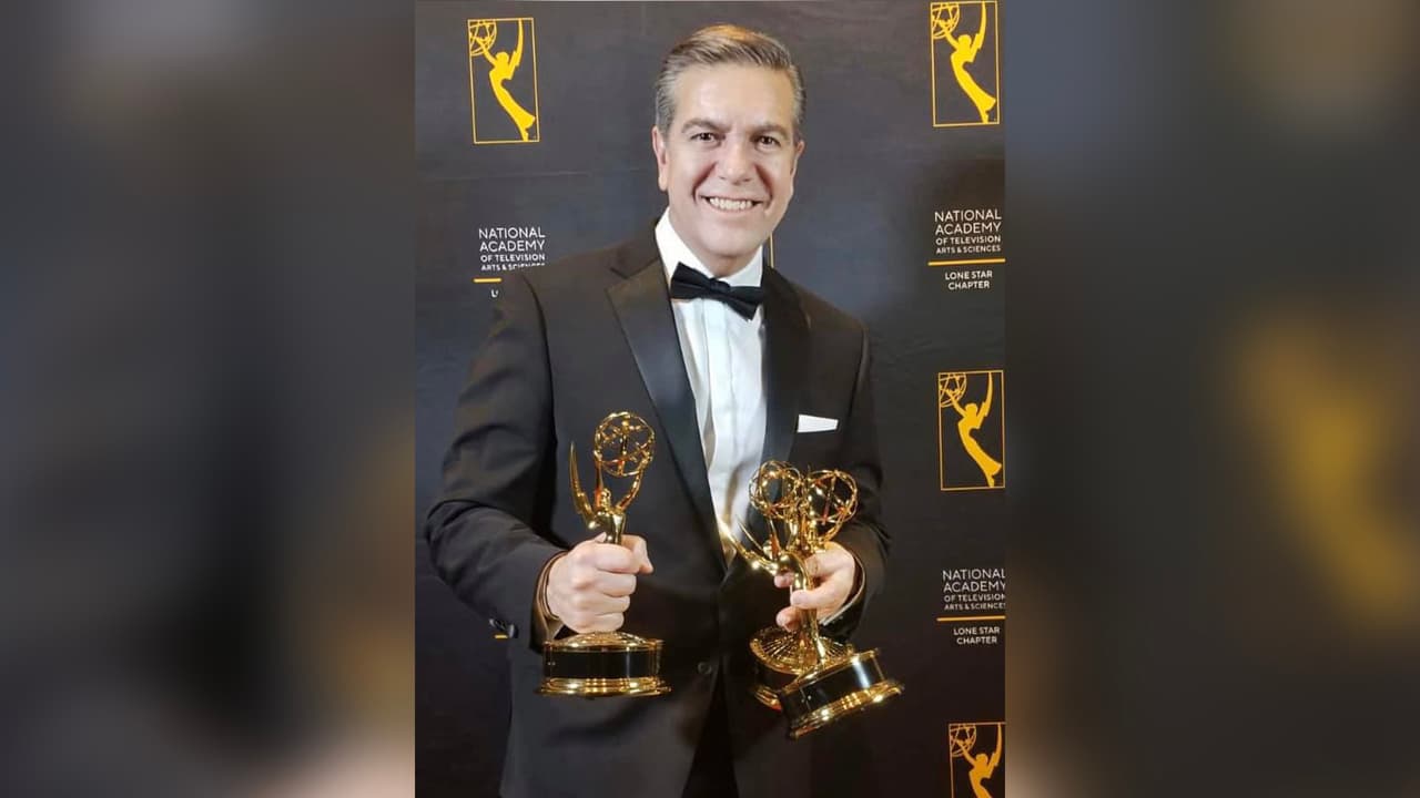 Raúl Peimbert logró llevarse tres estatuillas durante los Premios Emmy Lone Star 2019.