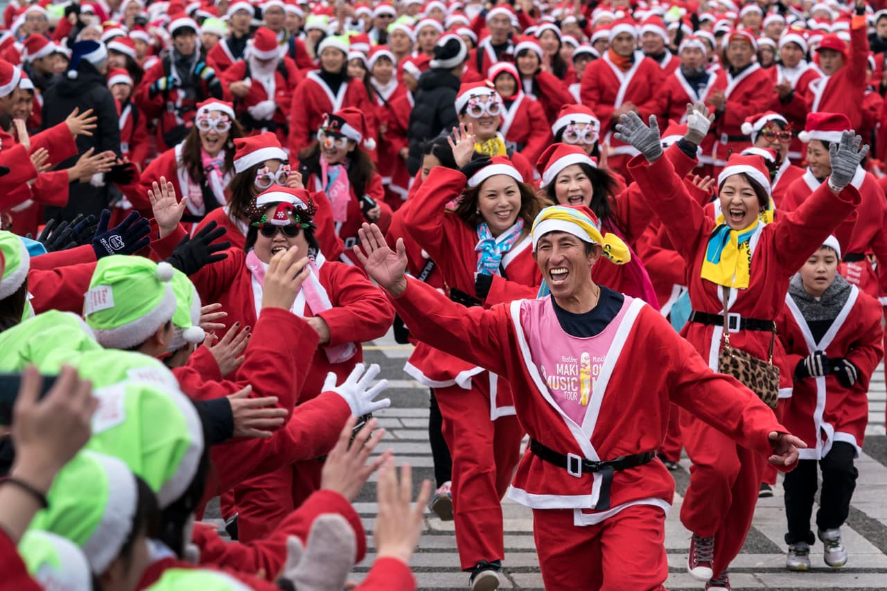 Los participantes del ‘Tokyo Great Santa Run 2019’ en la capital japonesa. 22 de diciembre de 2019.