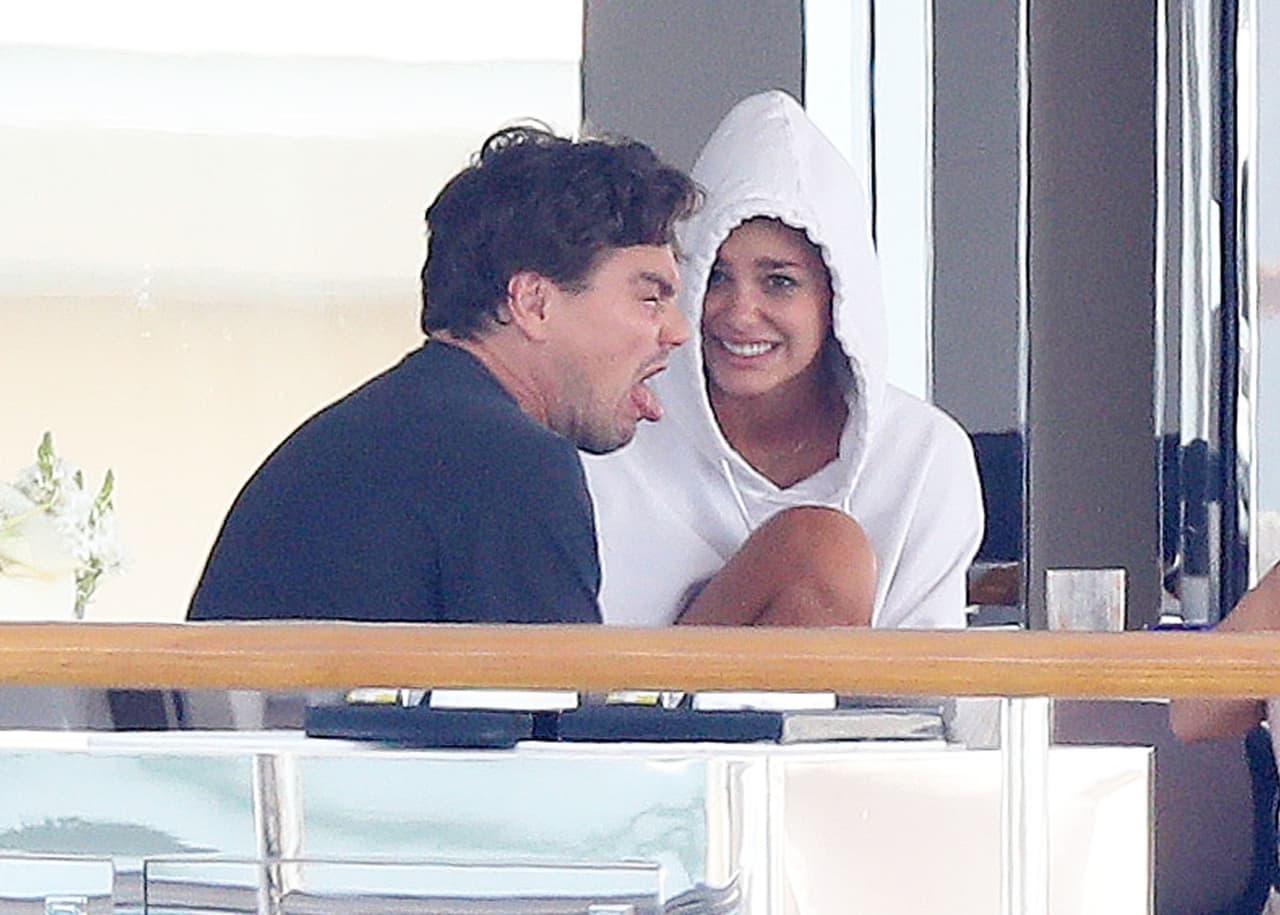 El ganador del Oscar a Mejor actor en 2016 tiene 43 años y su novia 20 años de edad.