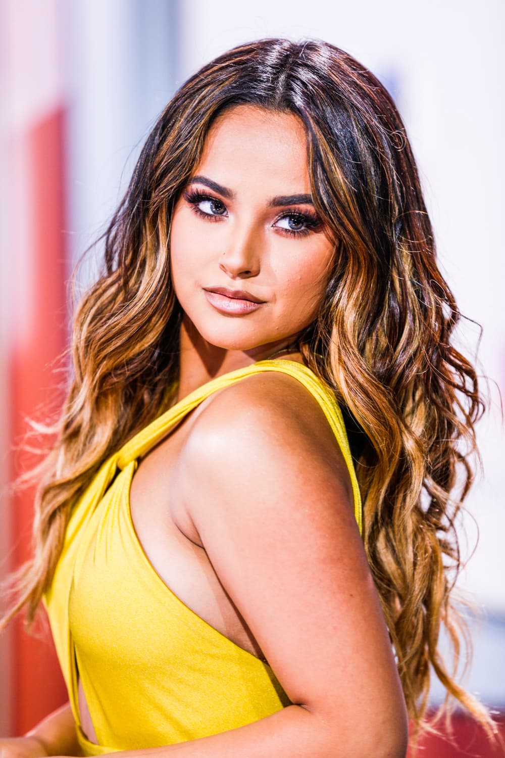 Becky G enmarcó su mirada con ayuda de unas pestañas postizas y lució espectacular. Más de uno se derritió al verla.