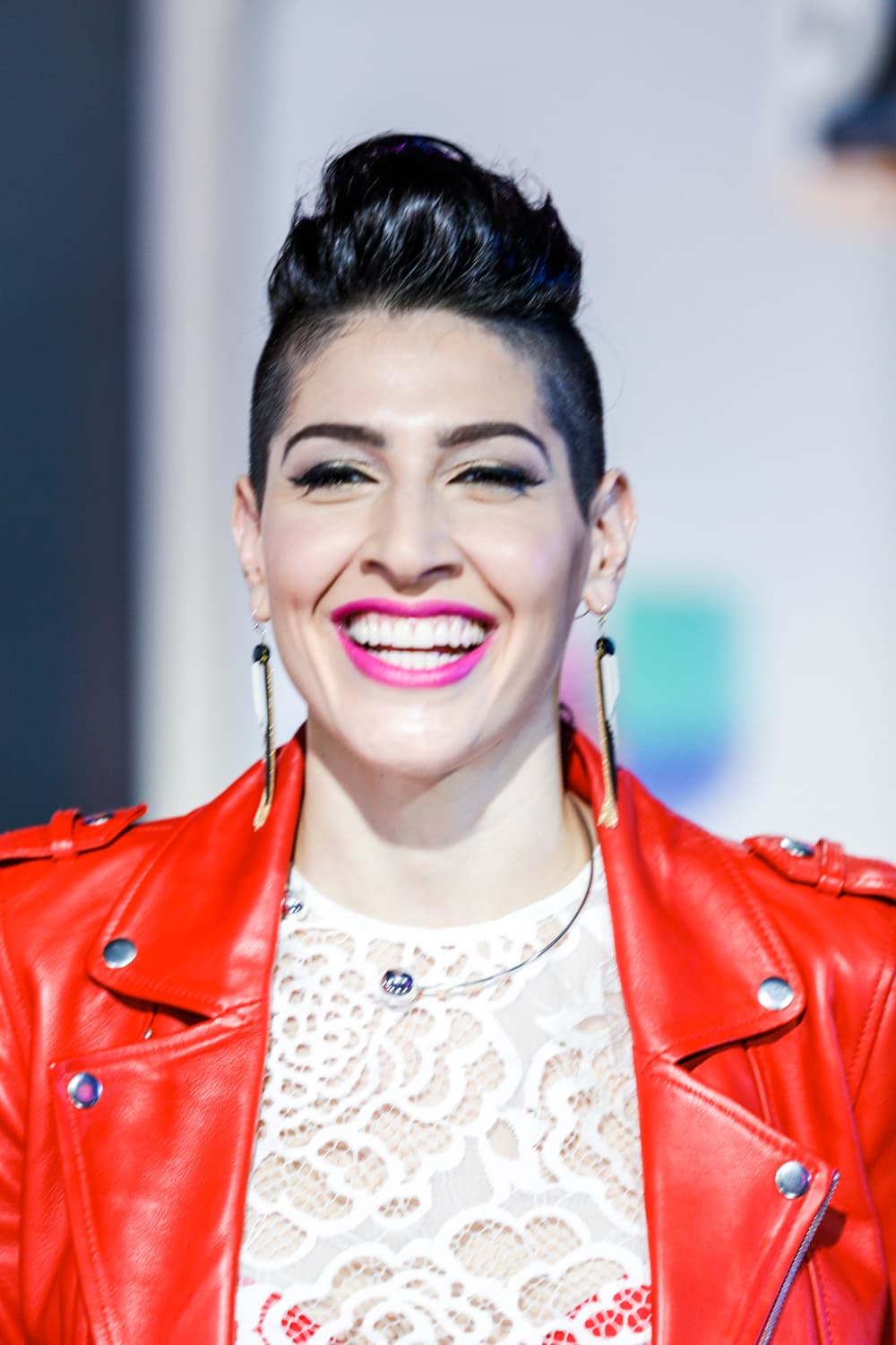 Ashley de Ha Ash también llevó los labios en rosado, pero en un tono más intenso que su hermana.