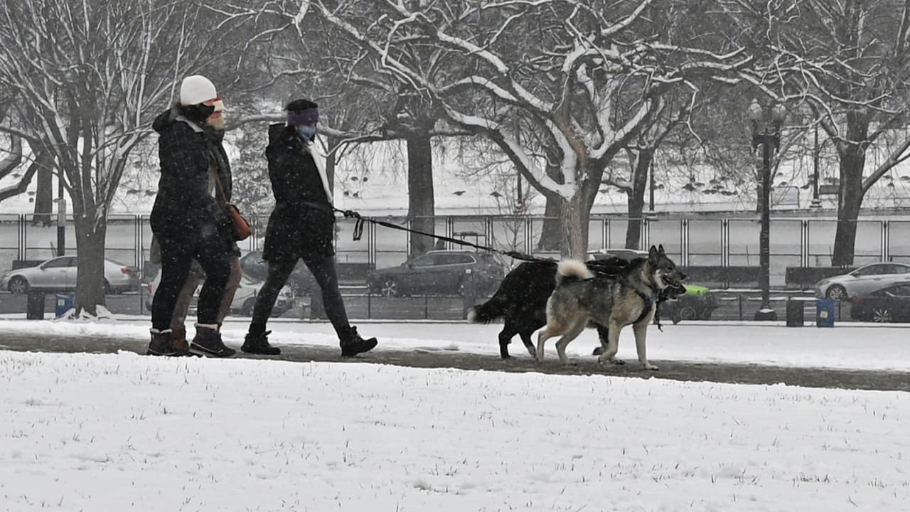 Tres estados declaran emergencia por gran tormenta invernal que se desplaza hacia el noreste del país