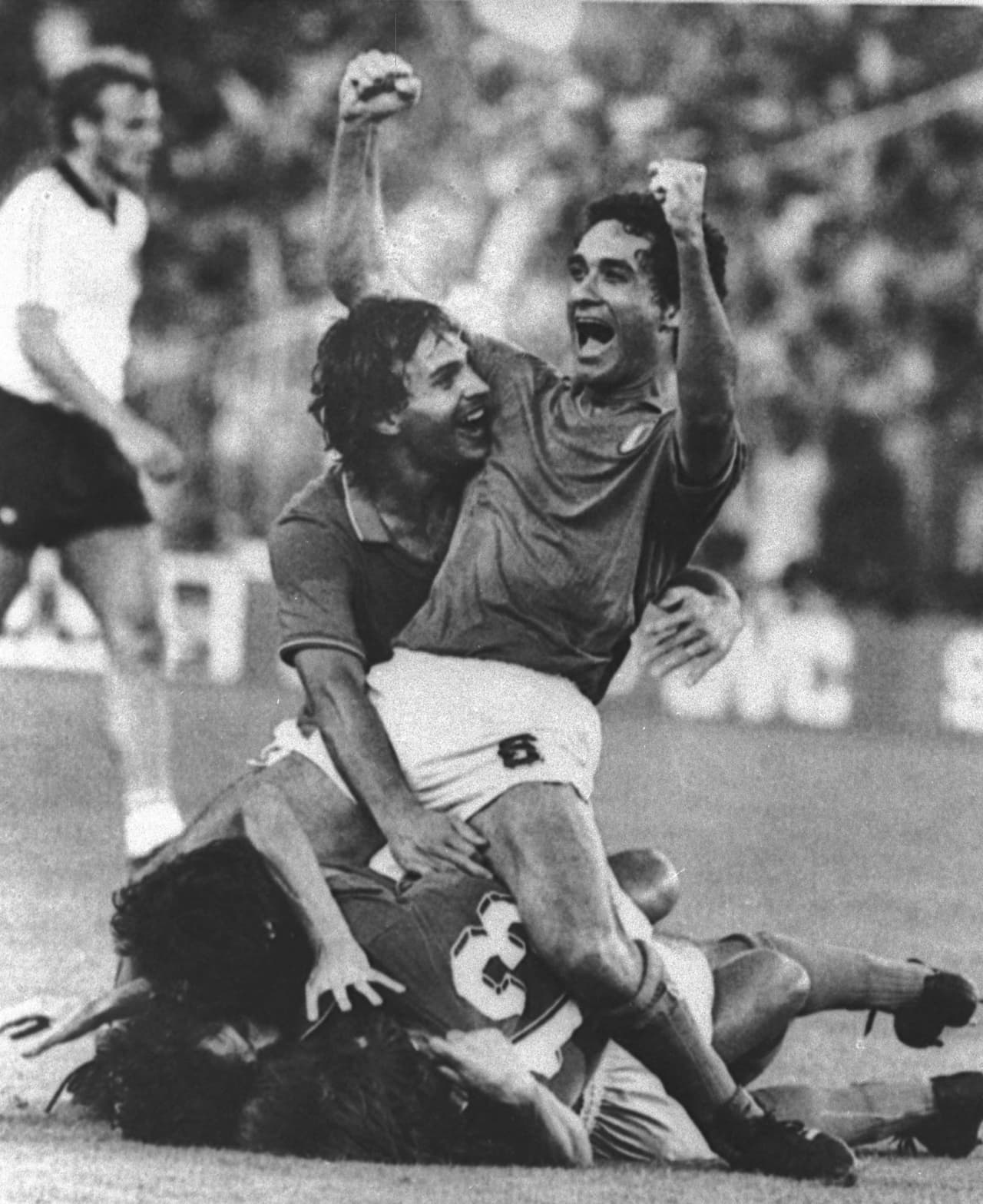 En medio de la incredulidad mundial por el bajo nivel que en principio mostró Italia, la "azurri" celebró su título, el tercero en su historia.