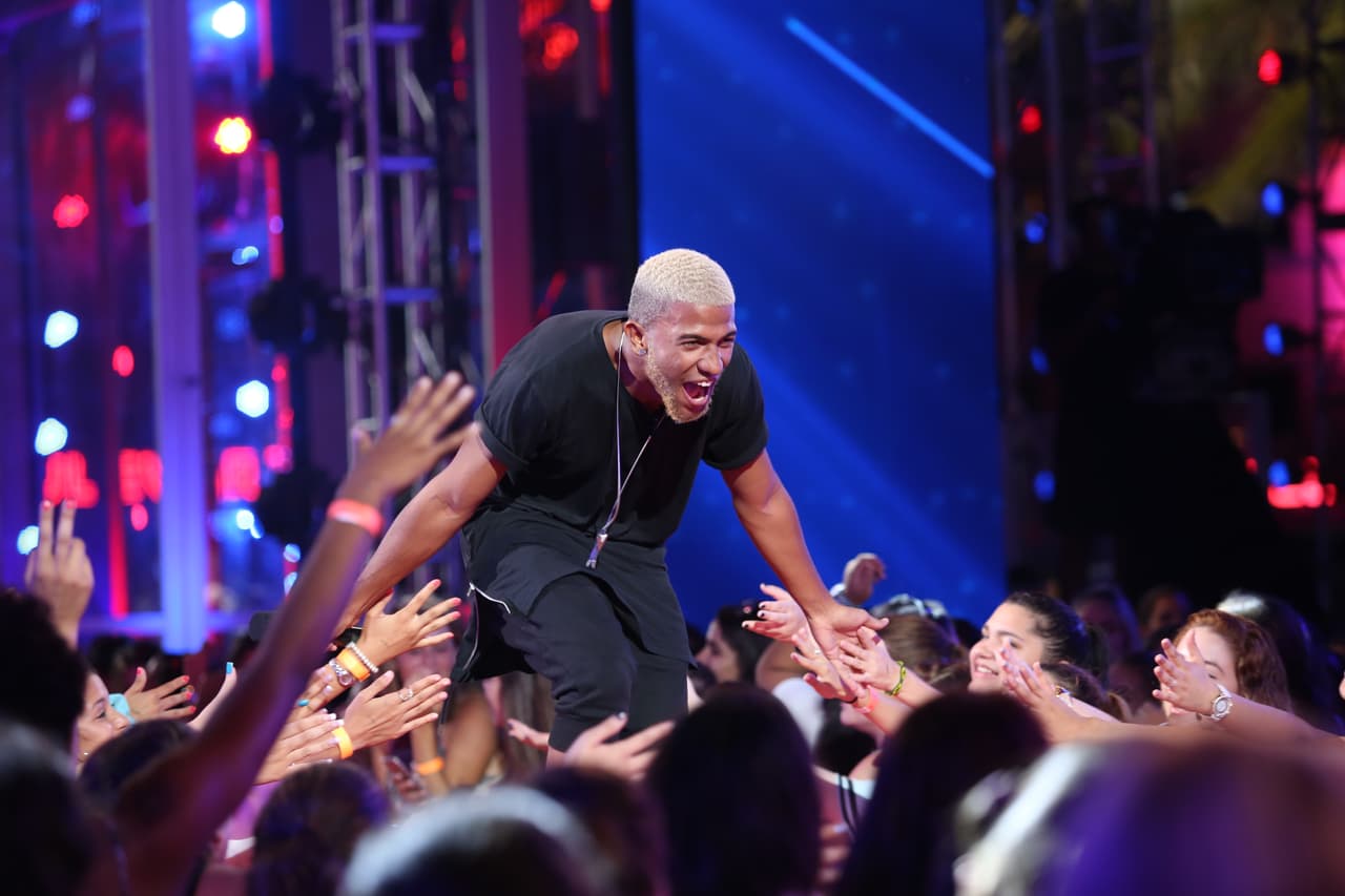 Matthews dejó a los jueces boquiabiertos con su interpretación de 'Take me to church'. Además, Ricky alabó su 'look' diferente.