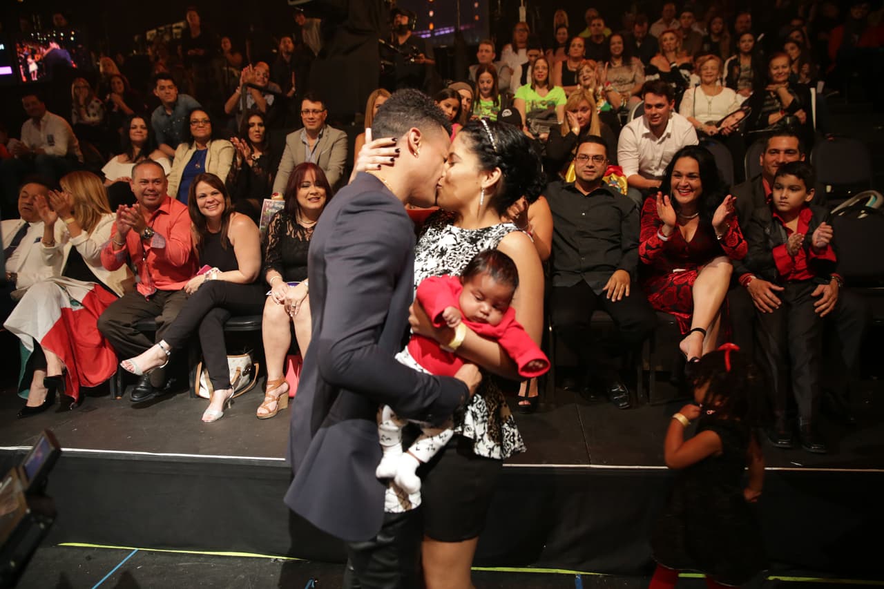 ¡Y llegó el adorable momento con su esposa e hijos!
