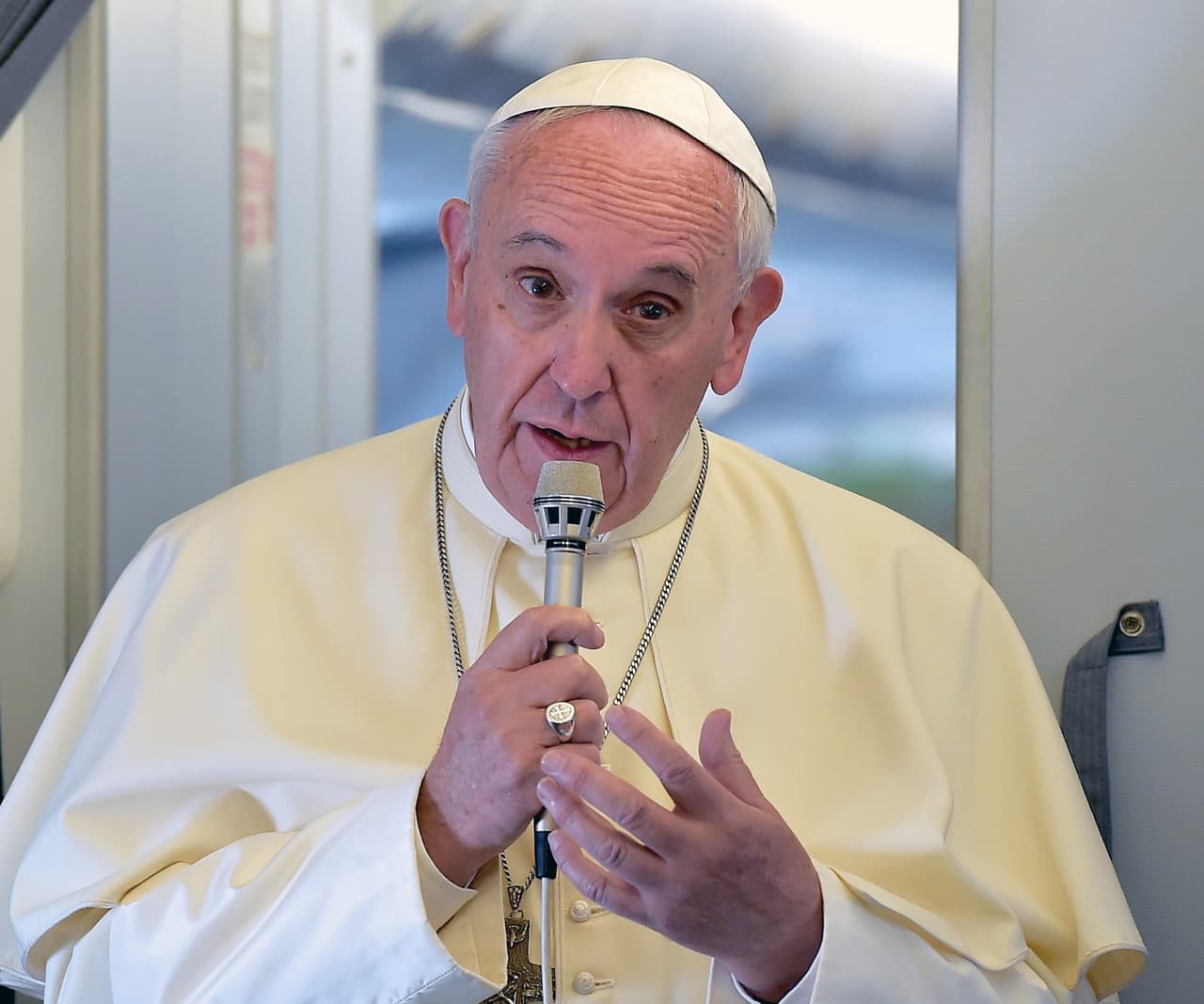 "Al mundo de hoy le falta llorar, lloran los marginados, lloran los que son dejados, lloran los despreciados, pero aquellos que llevamos una vida más o menos sin necesidades no sabemos llorar".