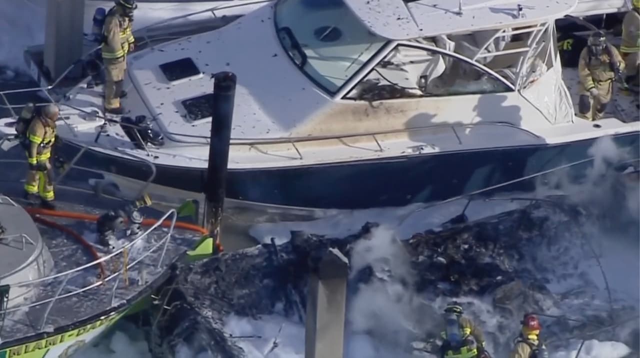 Se incendian 4 embarcaciones en Key Biscayne: dos quedaron destruídas 