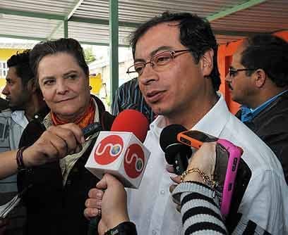 Gustavo PetroEx guerrillero del M-19, este contendiente del Polo Democrático Alternativo (PDA), cuenta con el 5 por ciento del apoyo. Economista de 50 años, su principal propuesta es encabezar un gobierno de corte socialista, pero sin afectar la propiedad privada.