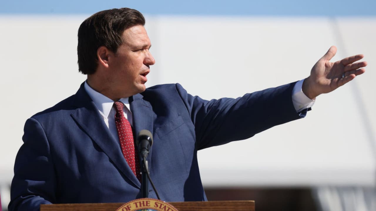 “Construiremos un muro”: Ron DeSantis habla de sus planes de política migratoria en caso de ser presidente