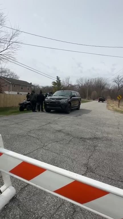 Según informó la policía,
<b> el 23 de marzo de 2026, aproximadamente a las 4:20 am,</b> agentes del Departamento de Policía de Lake Station acudieron a la intersección de la 
<b>Avenida 27 y la calle Wyoming </b>tras recibir un reporte sobre un vehículo volcado en el agua.