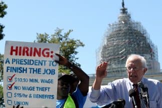 Bernie Sanders quiere limitar la inmigración de trabajadores no cualificados